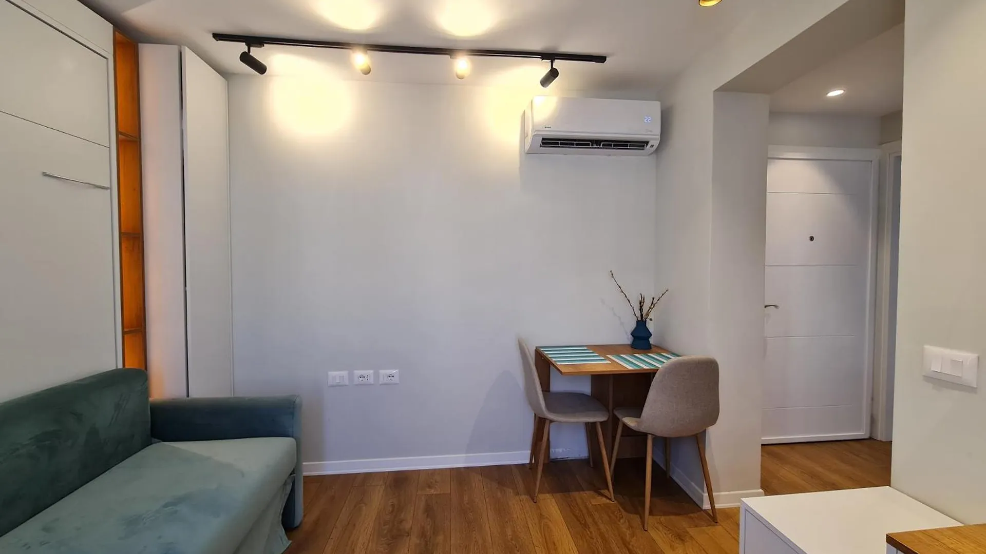 Adore - Modern Studio Tirana 0*,  Albania