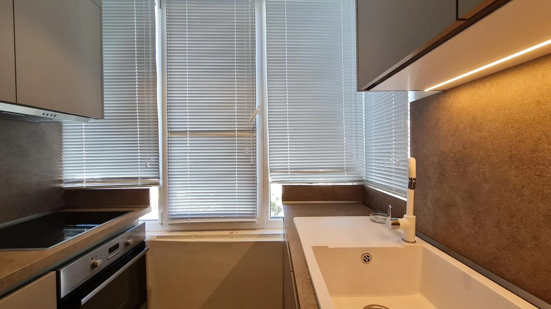 Adore - Modern Studio Tirana